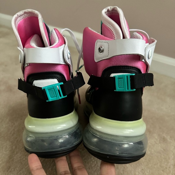NEW Nike Air Max 720 Saturn Miami Vice - Picture 10 of 11
